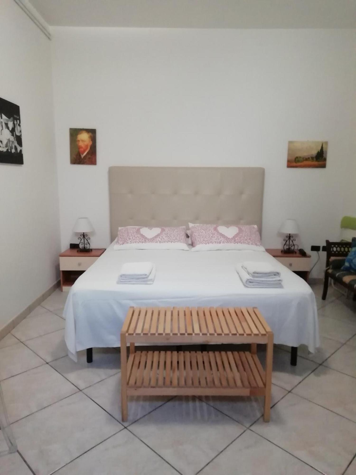 Residenza Del Sole Bed and Breakfast Surbo Exteriör bild