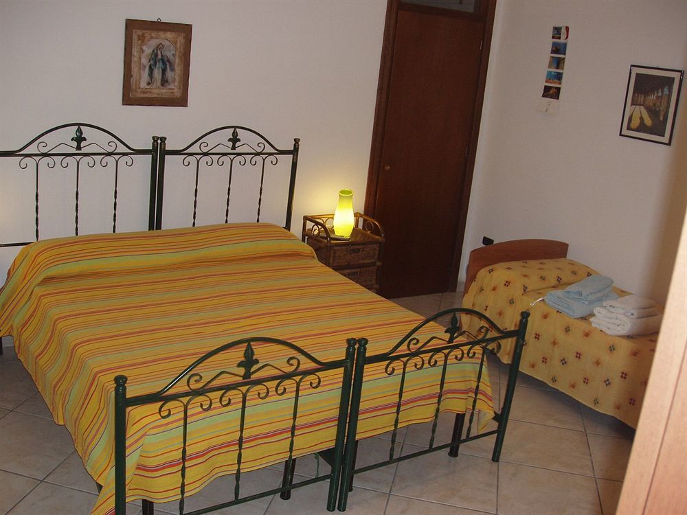 Residenza Del Sole Bed and Breakfast Surbo Exteriör bild